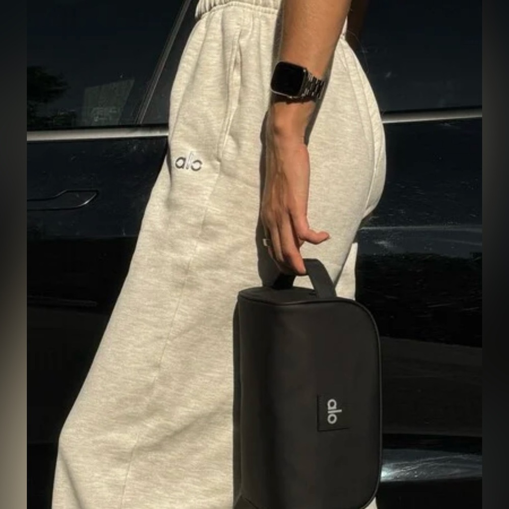 Alo Yoga All In Dopp Kit - Picture 7 of 7
